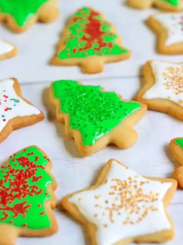 Biscuites de Noël décorés avec glaçage