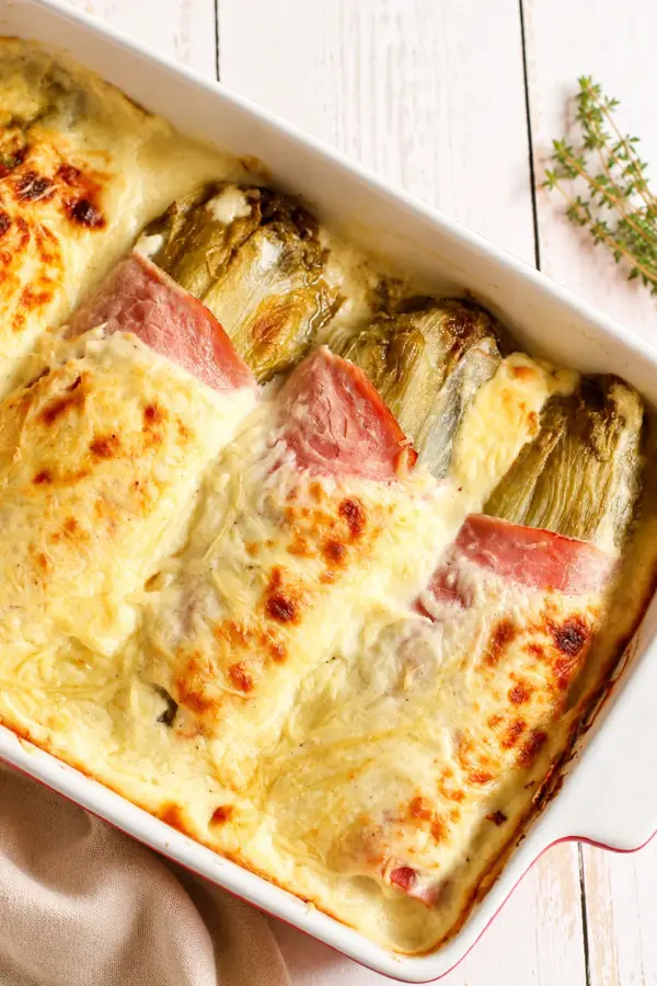 Gratin d'endives au jambon et à la béchamel.
